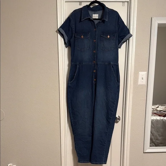 Celebrity pink jumpsuit - Picture 1 of 9